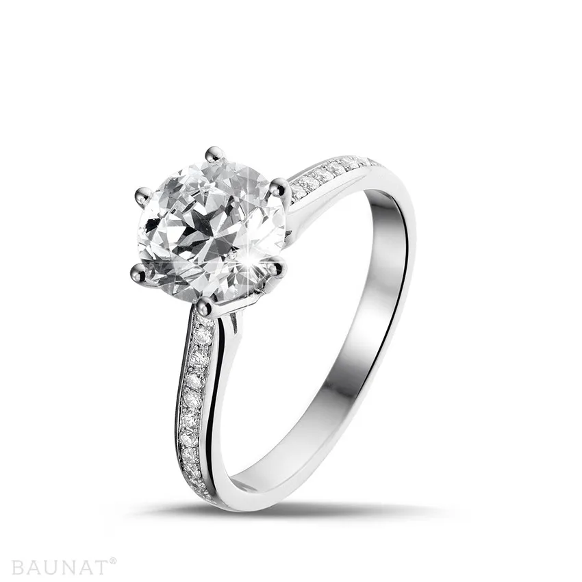 2.00 quilates anillo de platino de diamantes con diamantes en los lados 