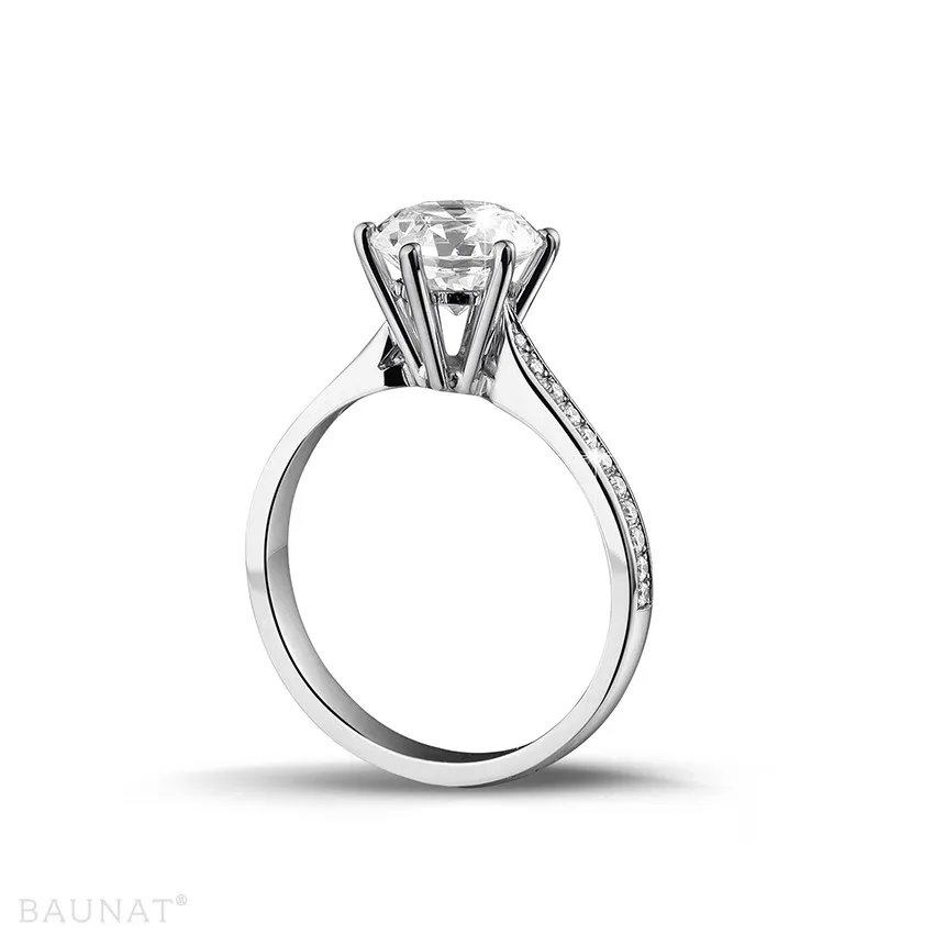 2.00 quilates anillo de platino de diamantes con diamantes en los lados 