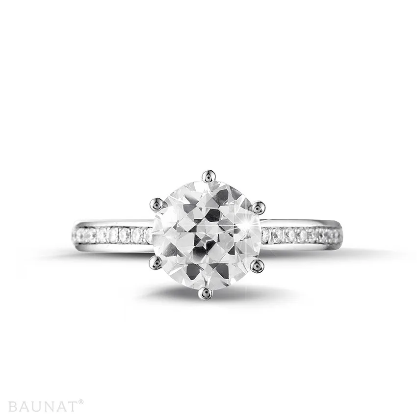 2.00 quilates anillo de platino de diamantes con diamantes en los lados 