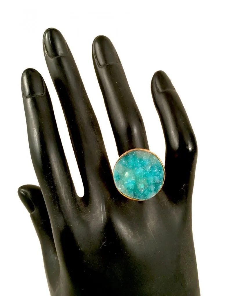 ANILLO VERDE CON PIEDRA DRUSA