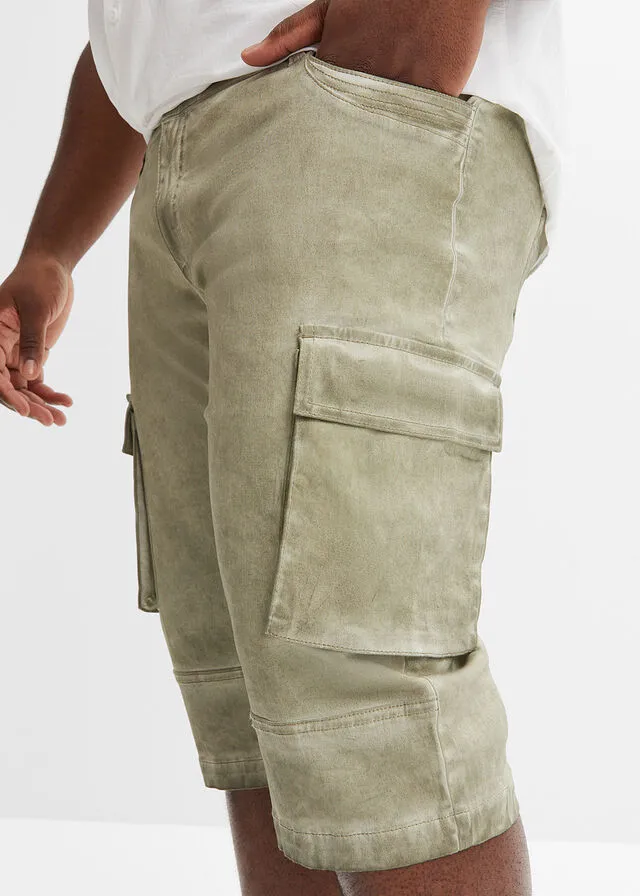 Bermuda elástica larga de estilo cargo con corte cómodo y regular Caqui nuevo