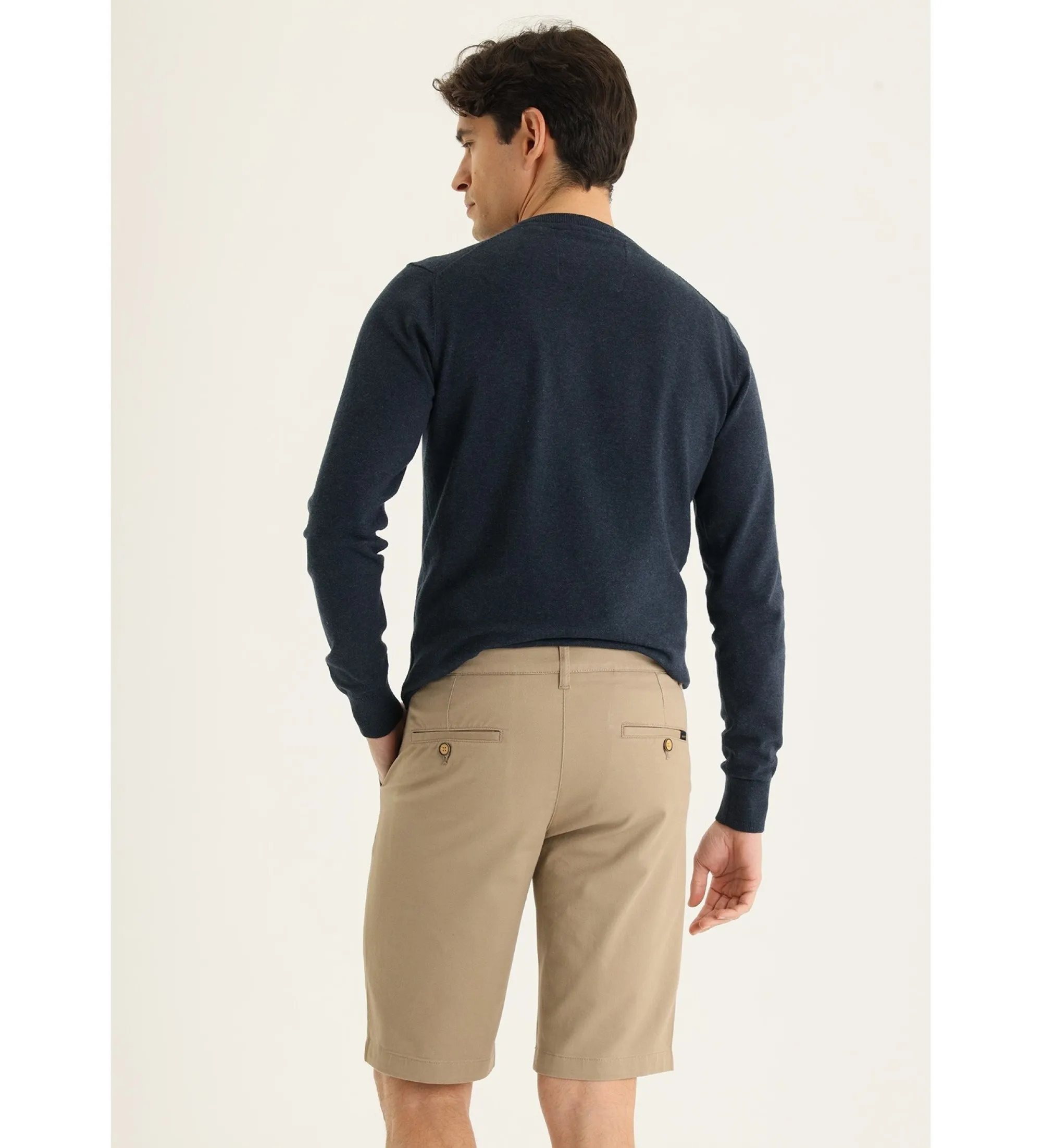 BERMUDAS CHINO SLIM  TIRO MEDIO ESTILO CASUAL BEIGE