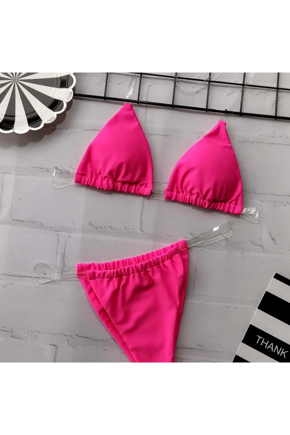 Bikini fucsia con lazos transparentes