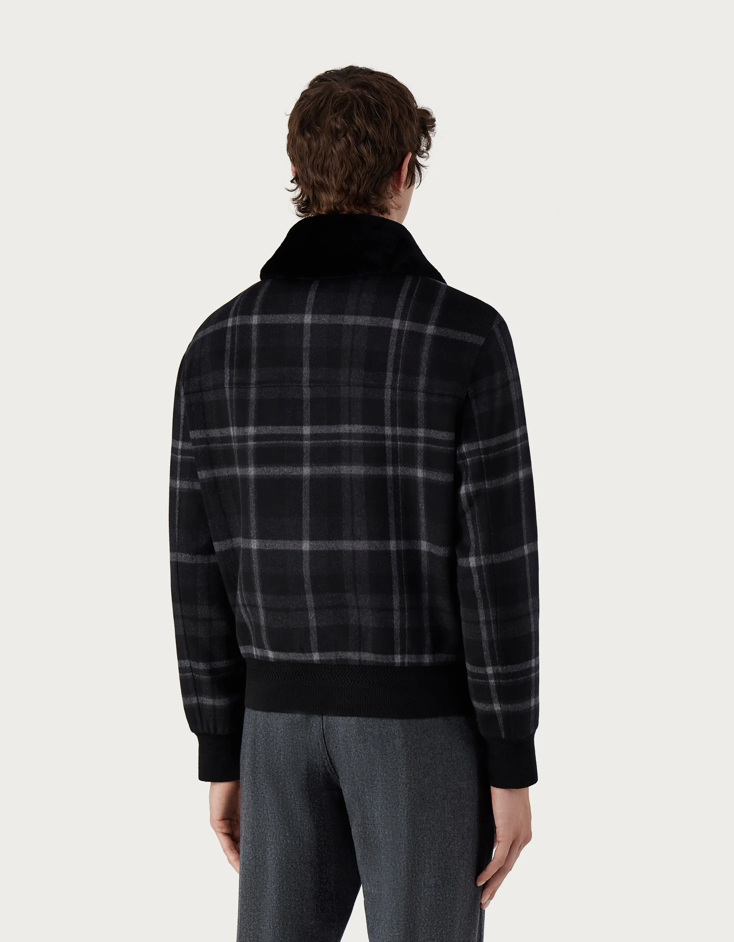 Blusón de hombre en lana y cachamira gris y negro 