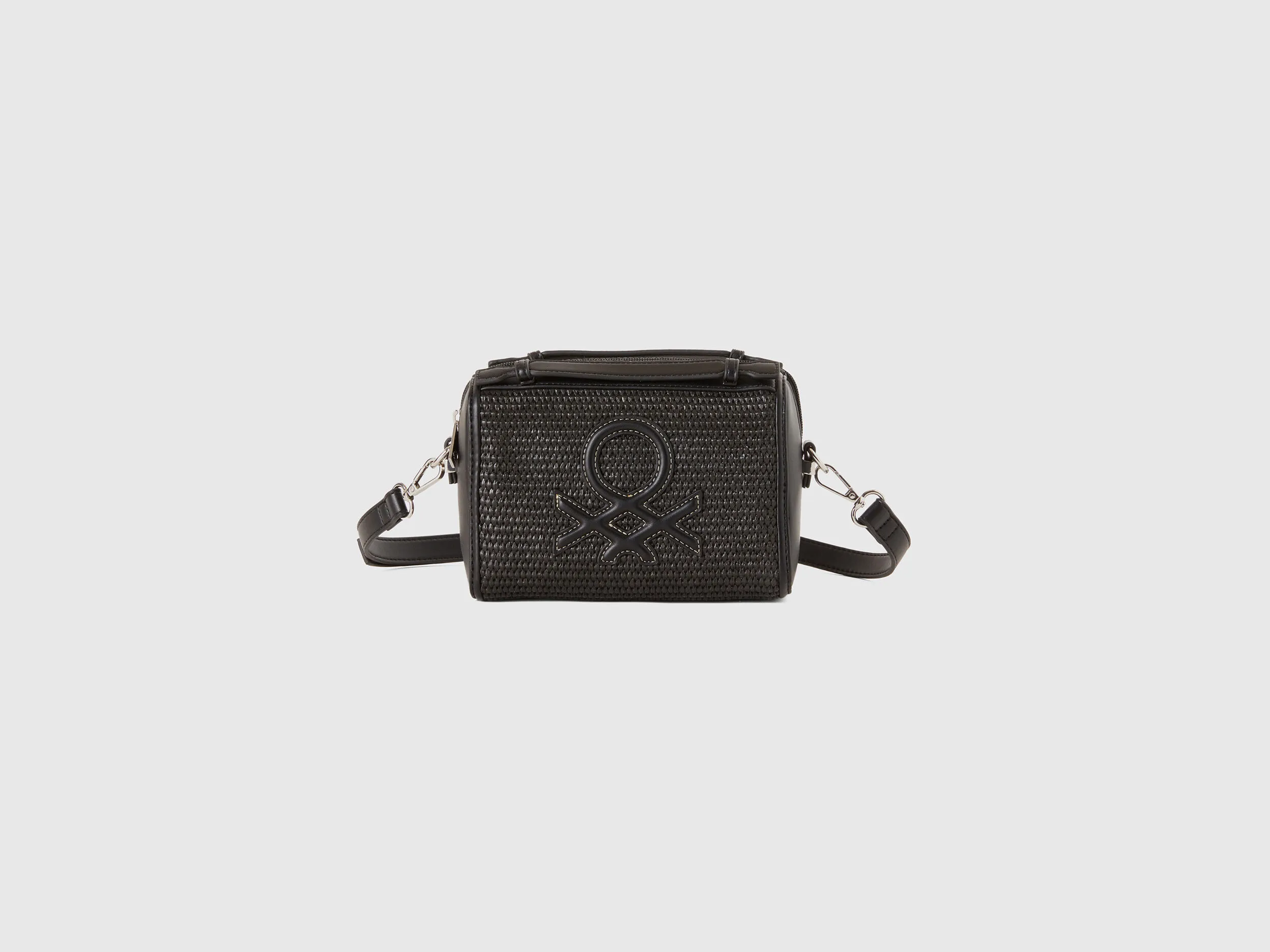 Bolso pequeño negro con efecto rafia