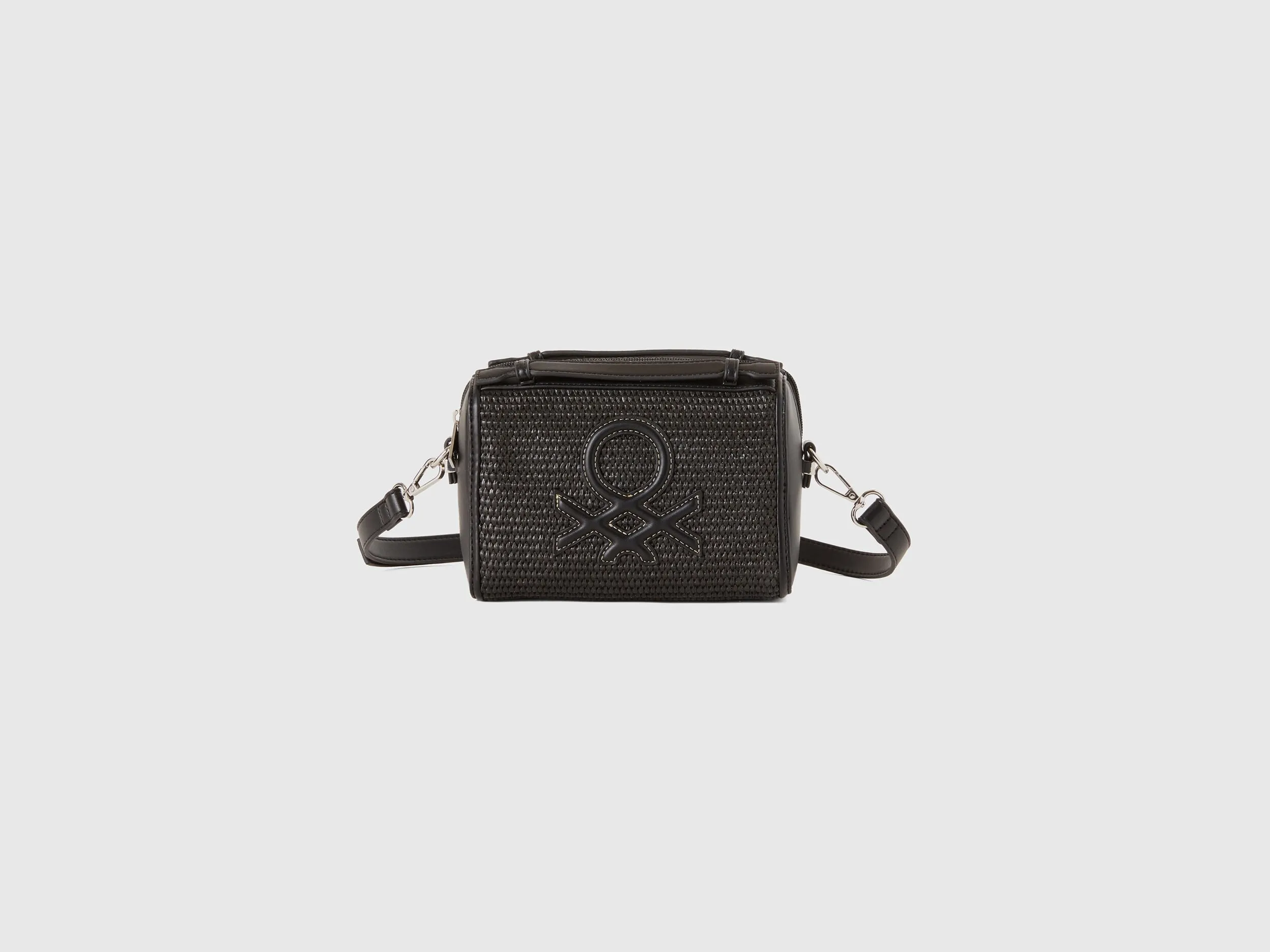 Bolso pequeño negro con efecto rafia