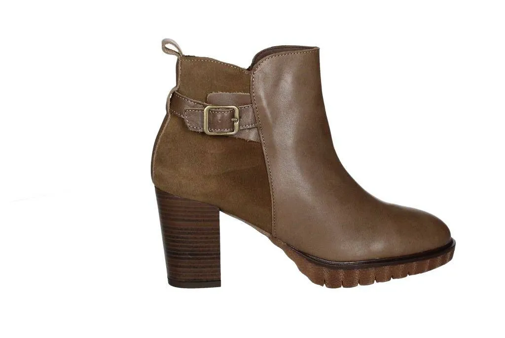 Botin Piel Marron Con Hebilla y Talon Serraje