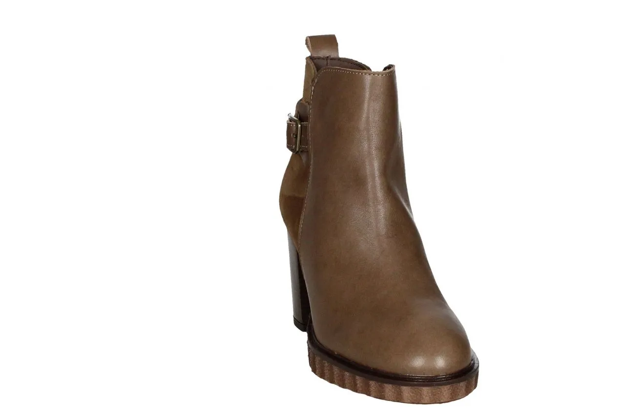 Botin Piel Marron Con Hebilla y Talon Serraje