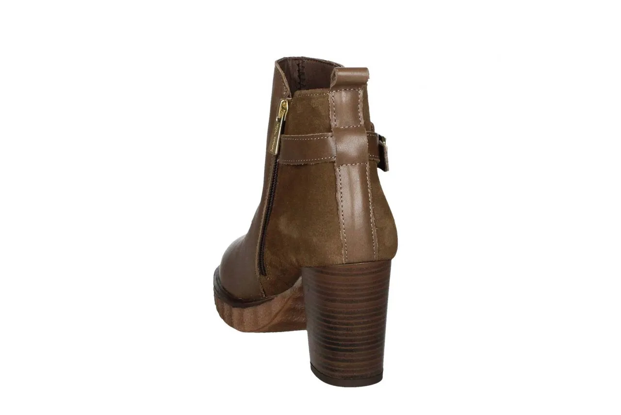 Botin Piel Marron Con Hebilla y Talon Serraje