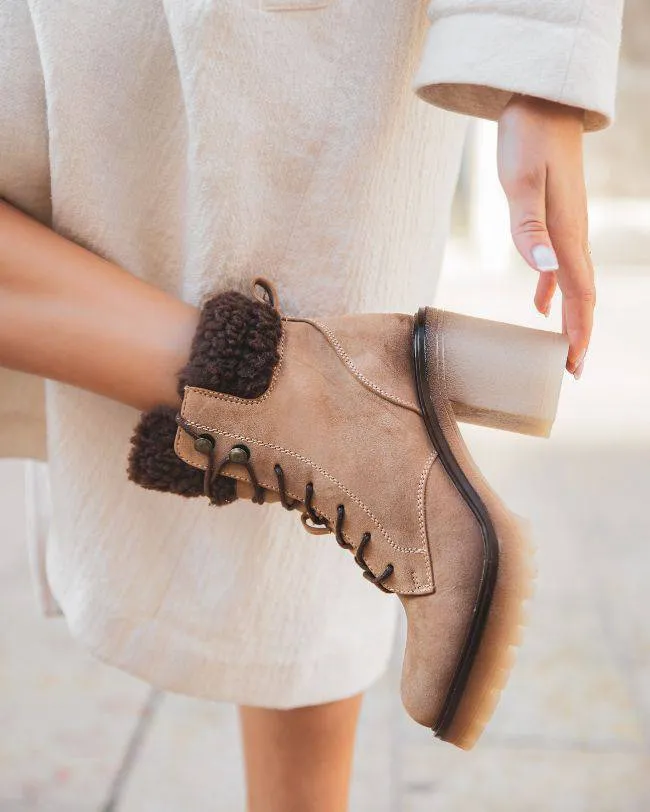 BOTINES DE MUJER EN COLOR CAMEL CON ESTILO DE RANGER Y TACóN  MAIWENN