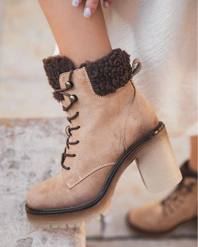 BOTINES DE MUJER EN COLOR CAMEL CON ESTILO DE RANGER Y TACóN  MAIWENN