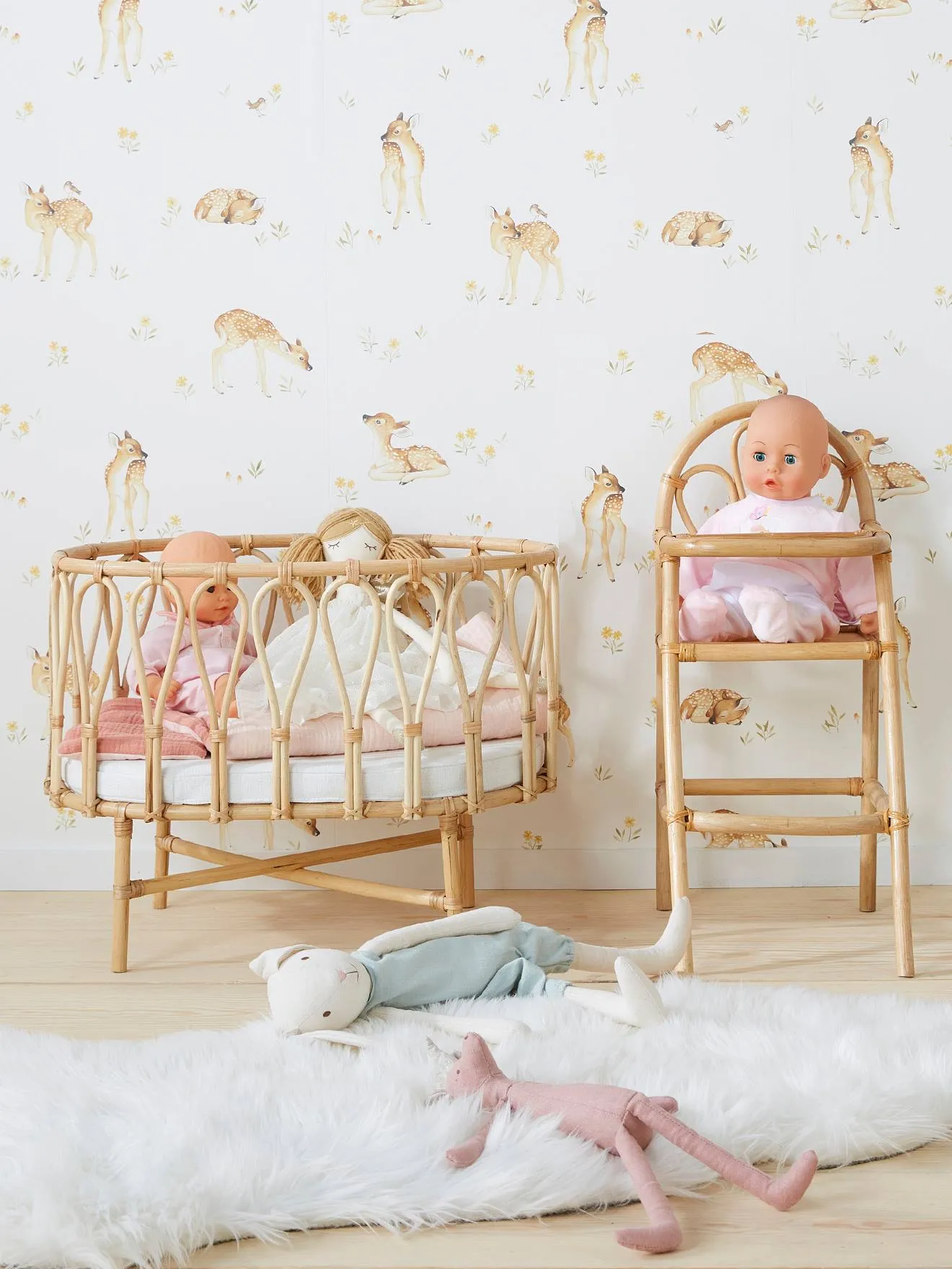 Cama de ratán para muñecas
