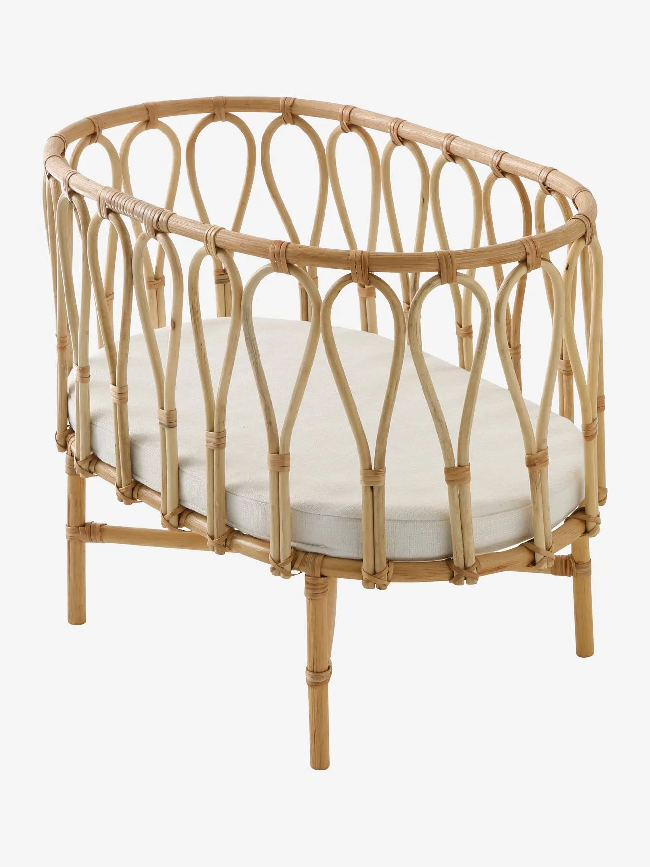 Cama de ratán para muñecas