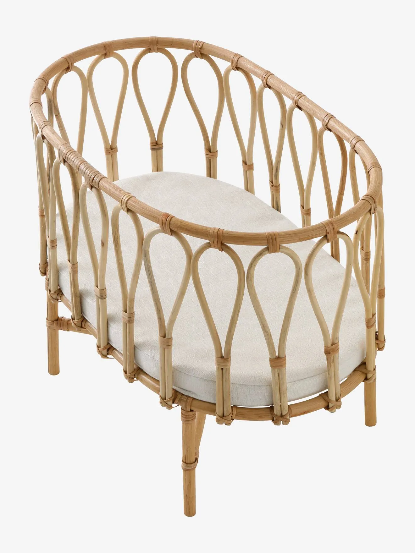 Cama de ratán para muñecas