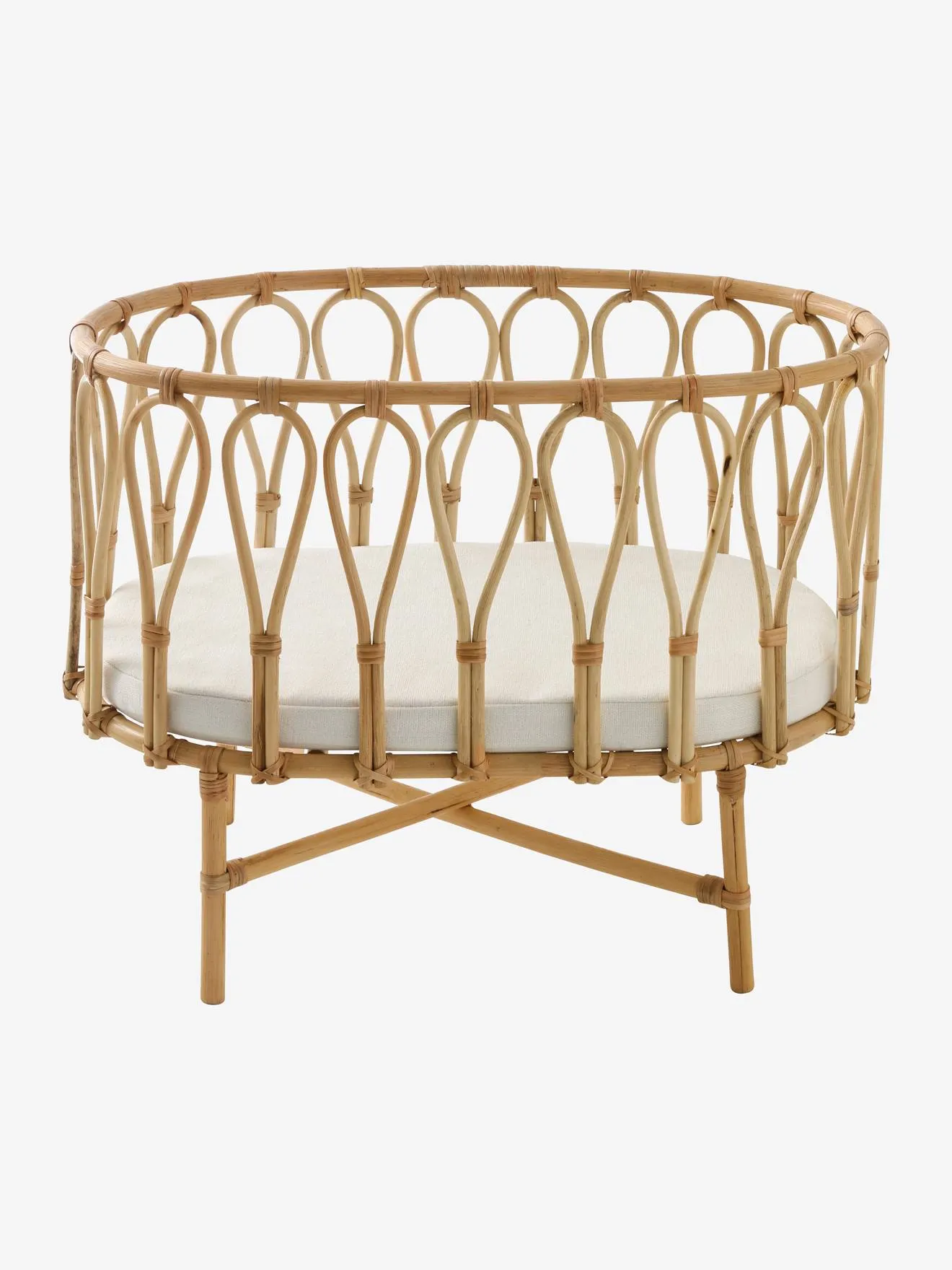 Cama de ratán para muñecas