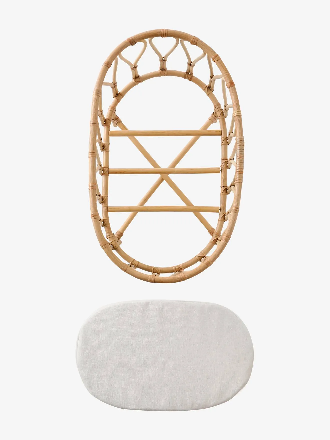 Cama de ratán para muñecas