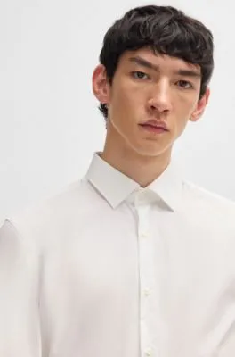Camisa slim fit en popelín de algodón de planchado fácil