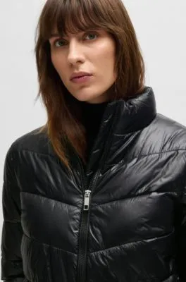 Chaqueta acolchada repelente al agua con insignia de logo