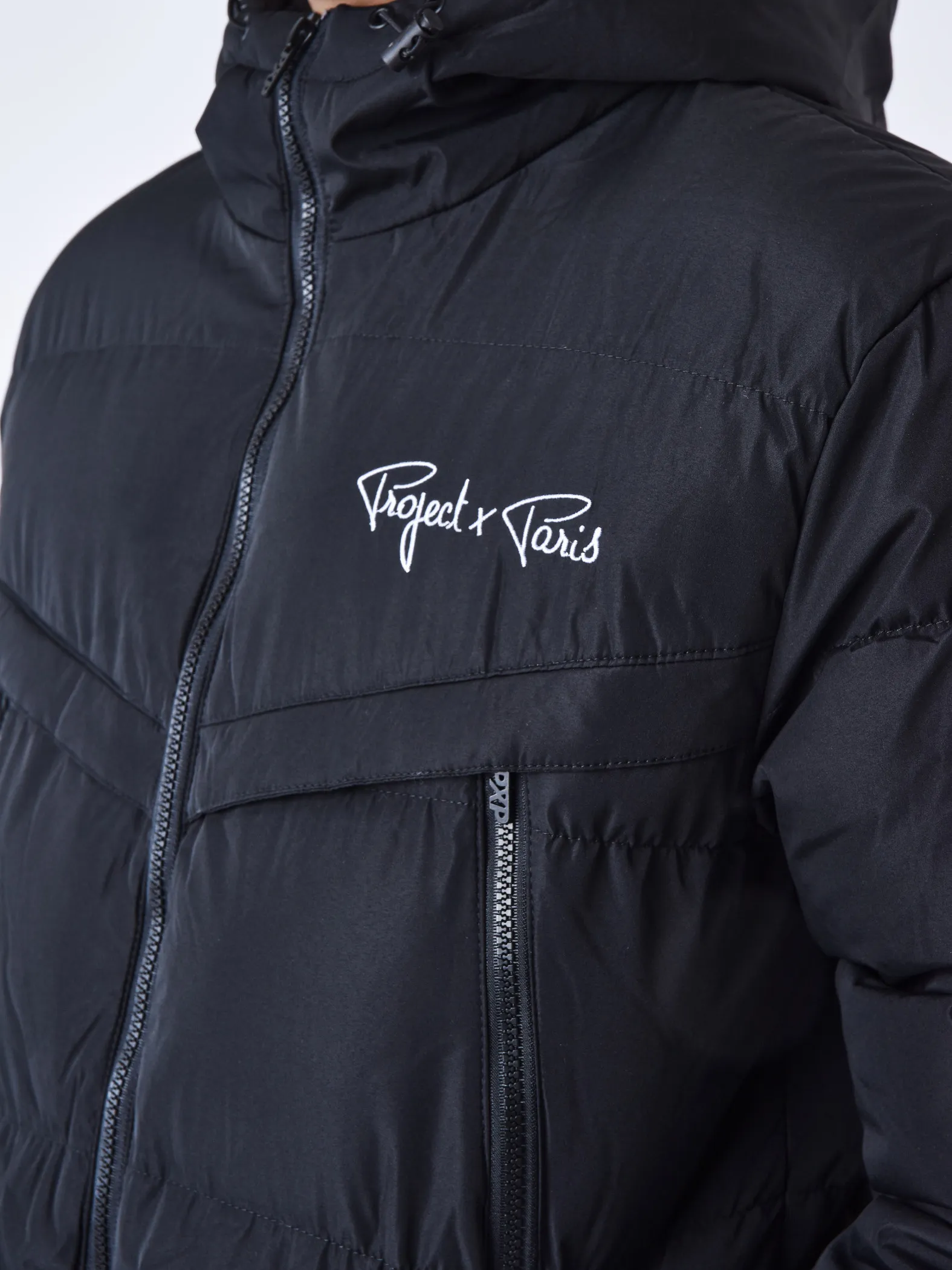 Chaqueta con bolsillos y capucha