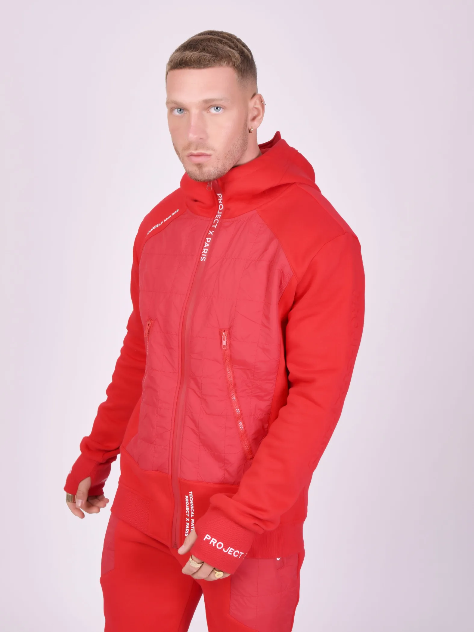 Chaqueta con canesú acolchado