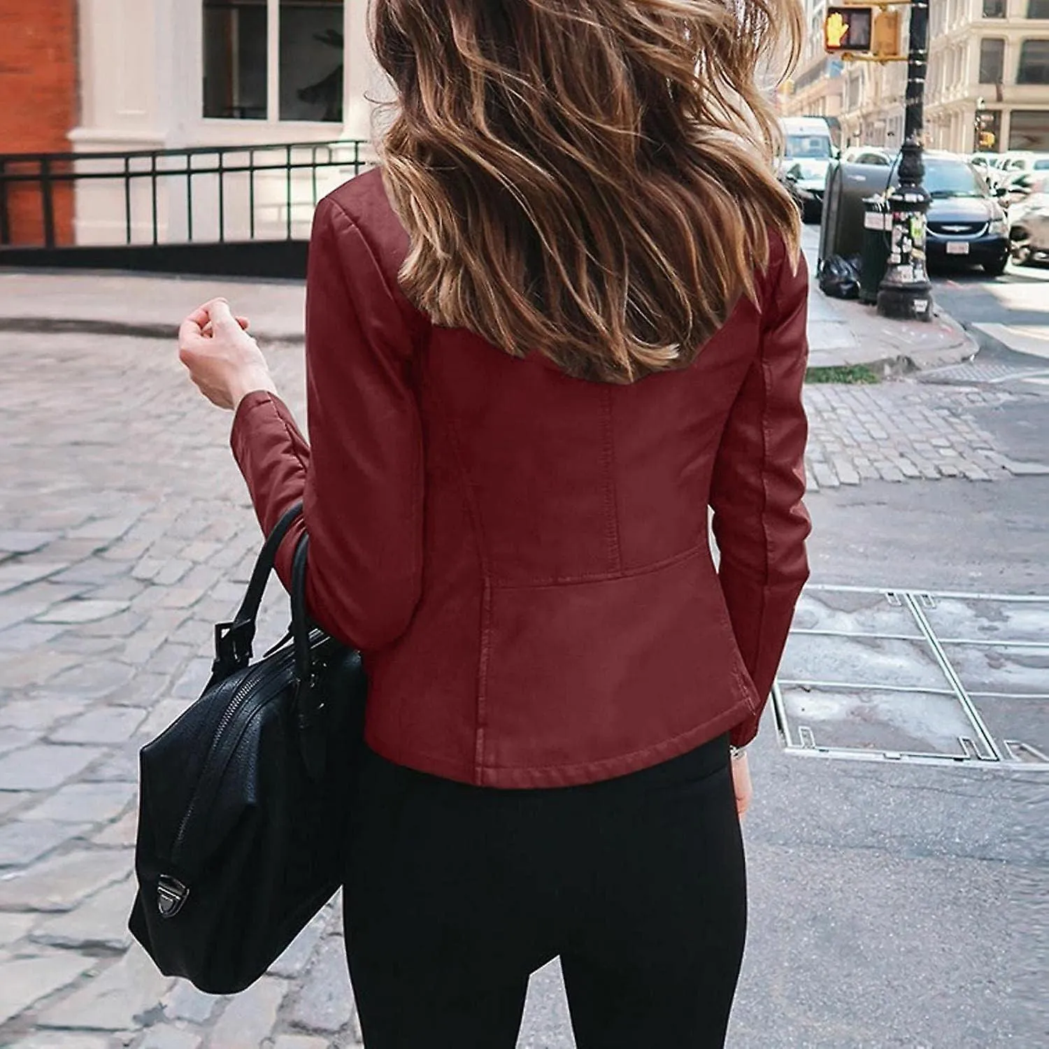 Chaqueta con cinturón de piel sintética para mujer