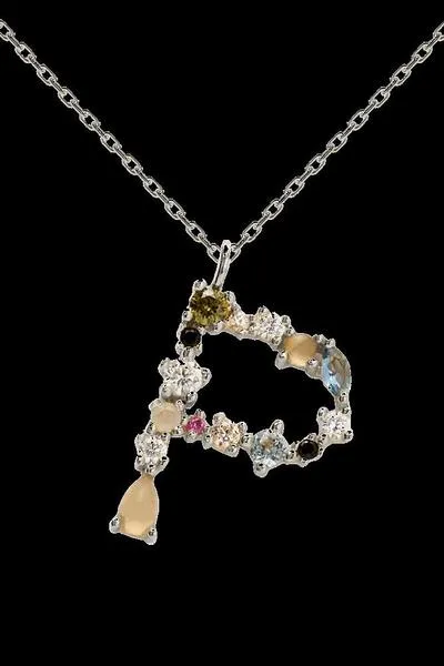 colgante p d paola  plata letra p piedras colores