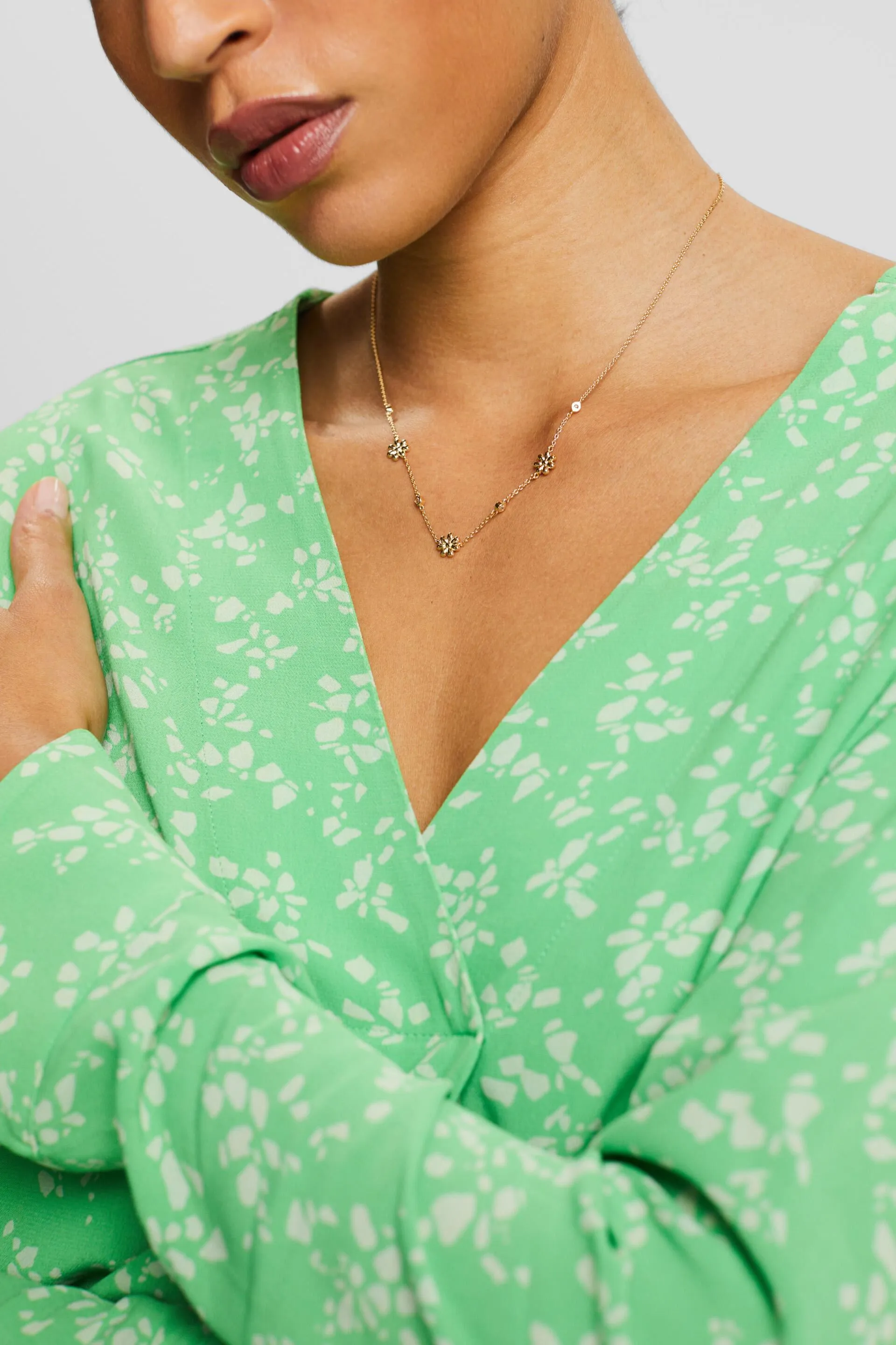 Collar con zirconita de margarita