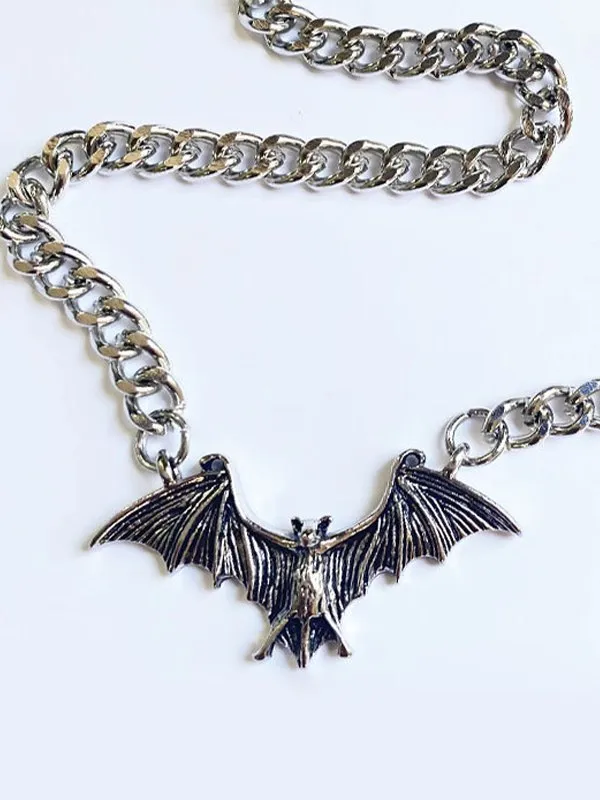 Collar de cadena gruesa con colgante de murciélago
