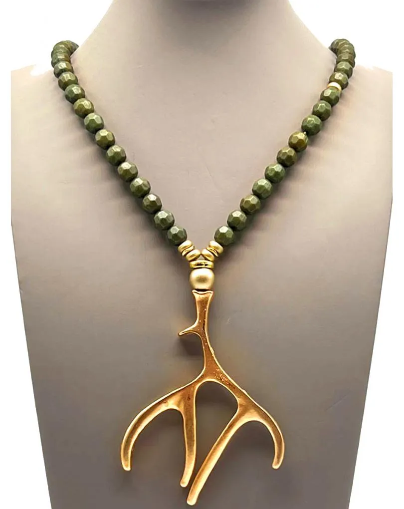 COLLAR PARA MUJER EN VERDE CAZA CON RAMITA DORADA
