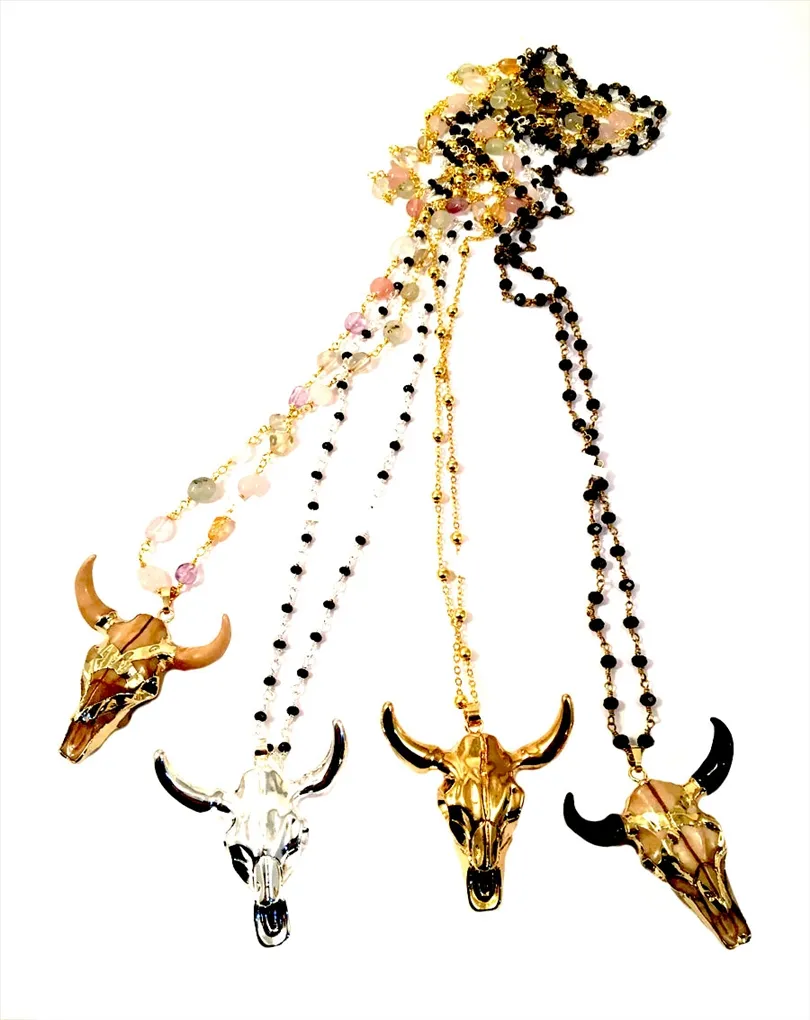 COLLARES LARGOS ESTILO ETNICOS CON CABEZA BUFALO  Y CADENA EN DORADO