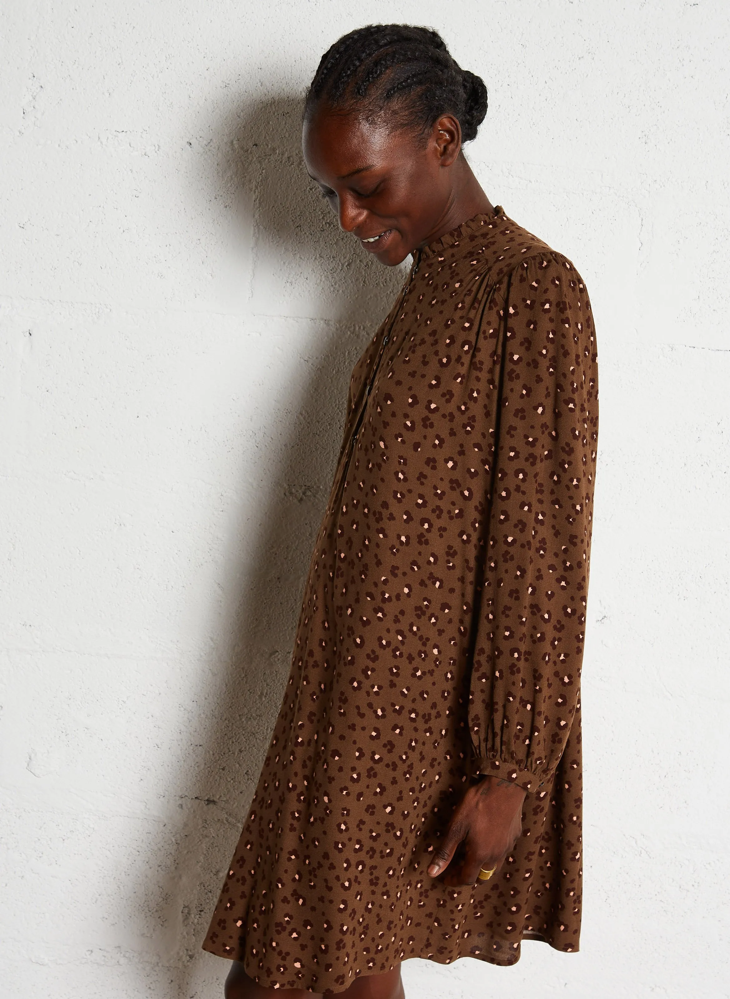 DES PETITS HAUTS SOLENE  ROBE COURTE COL ROND IMPRIMéE EN CAQUI