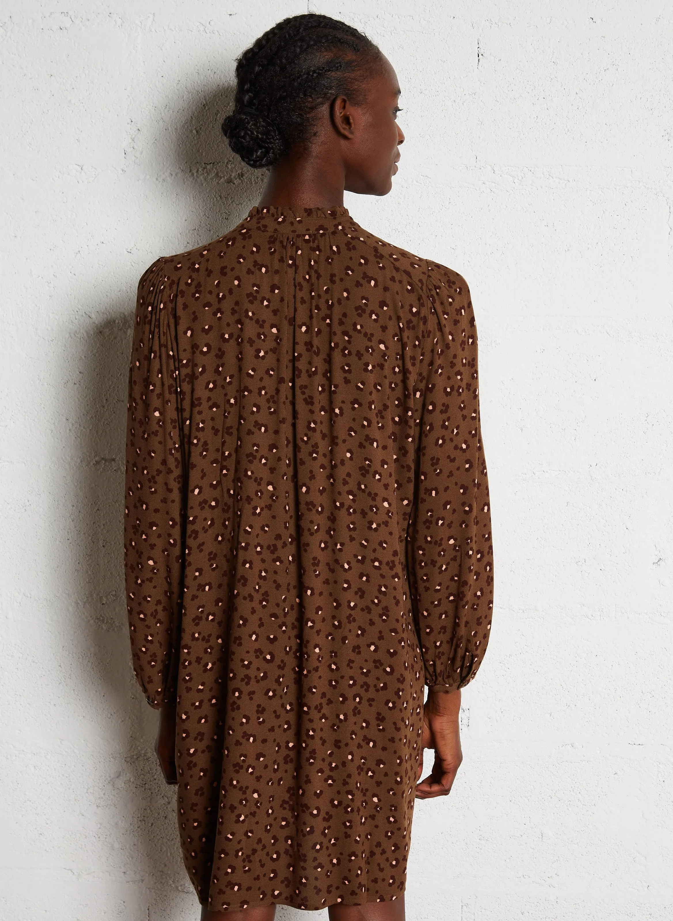 DES PETITS HAUTS SOLENE  ROBE COURTE COL ROND IMPRIMéE EN CAQUI
