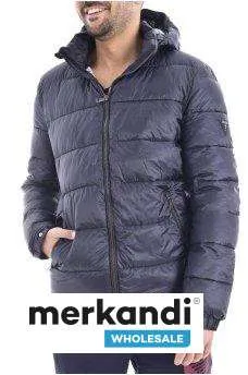 ELEGANTE CHAQUETA GUESS CON DESCUENTO, IDEAL PARA DISTRIBUIDORES  DISPONIBLE AL POR MAYOR