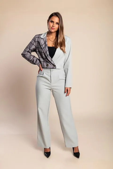 Elegante conjunto de blazer y pantalón con estampado de cuadros, gris