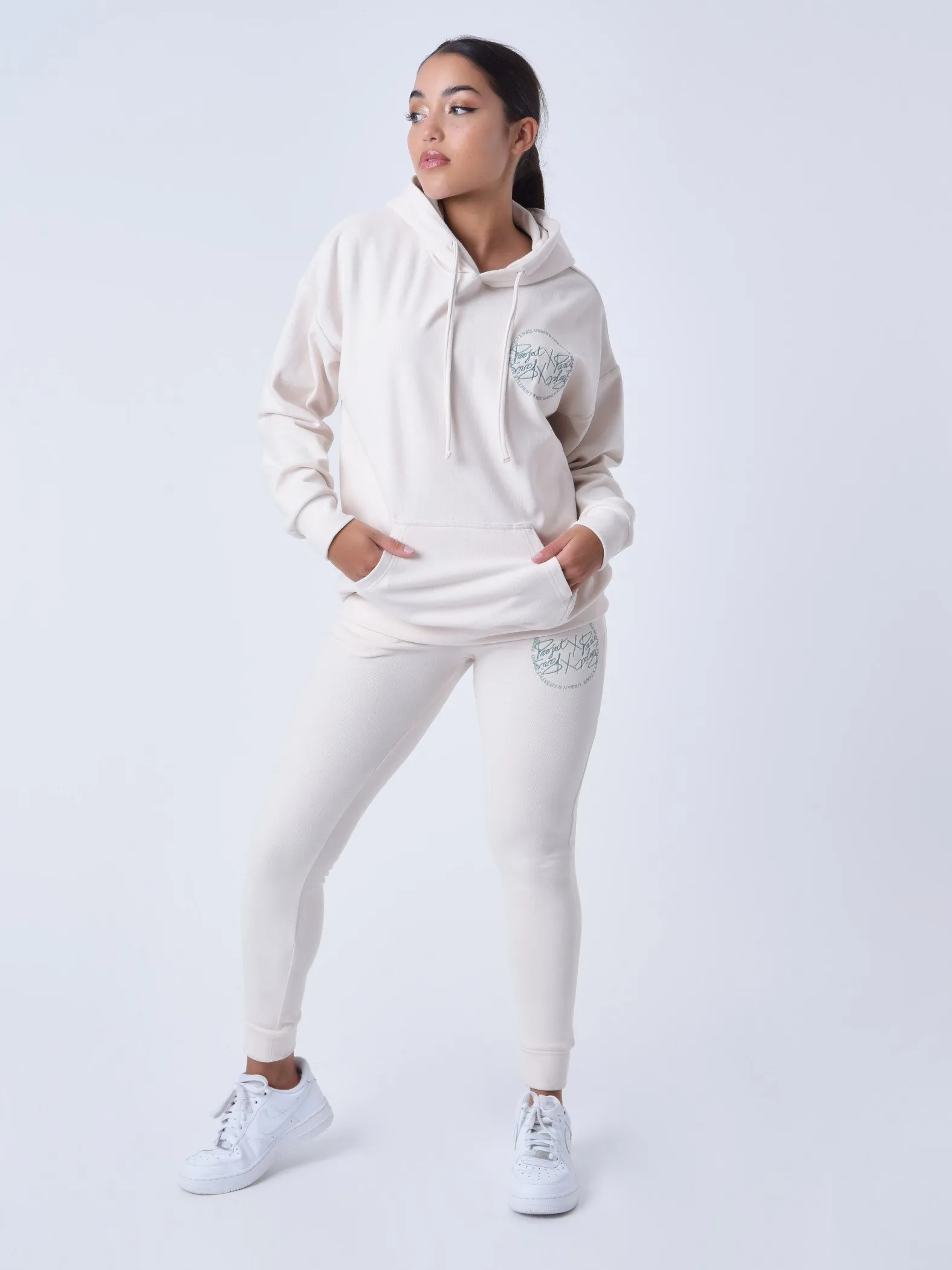 Elggings con logotipo en contraste