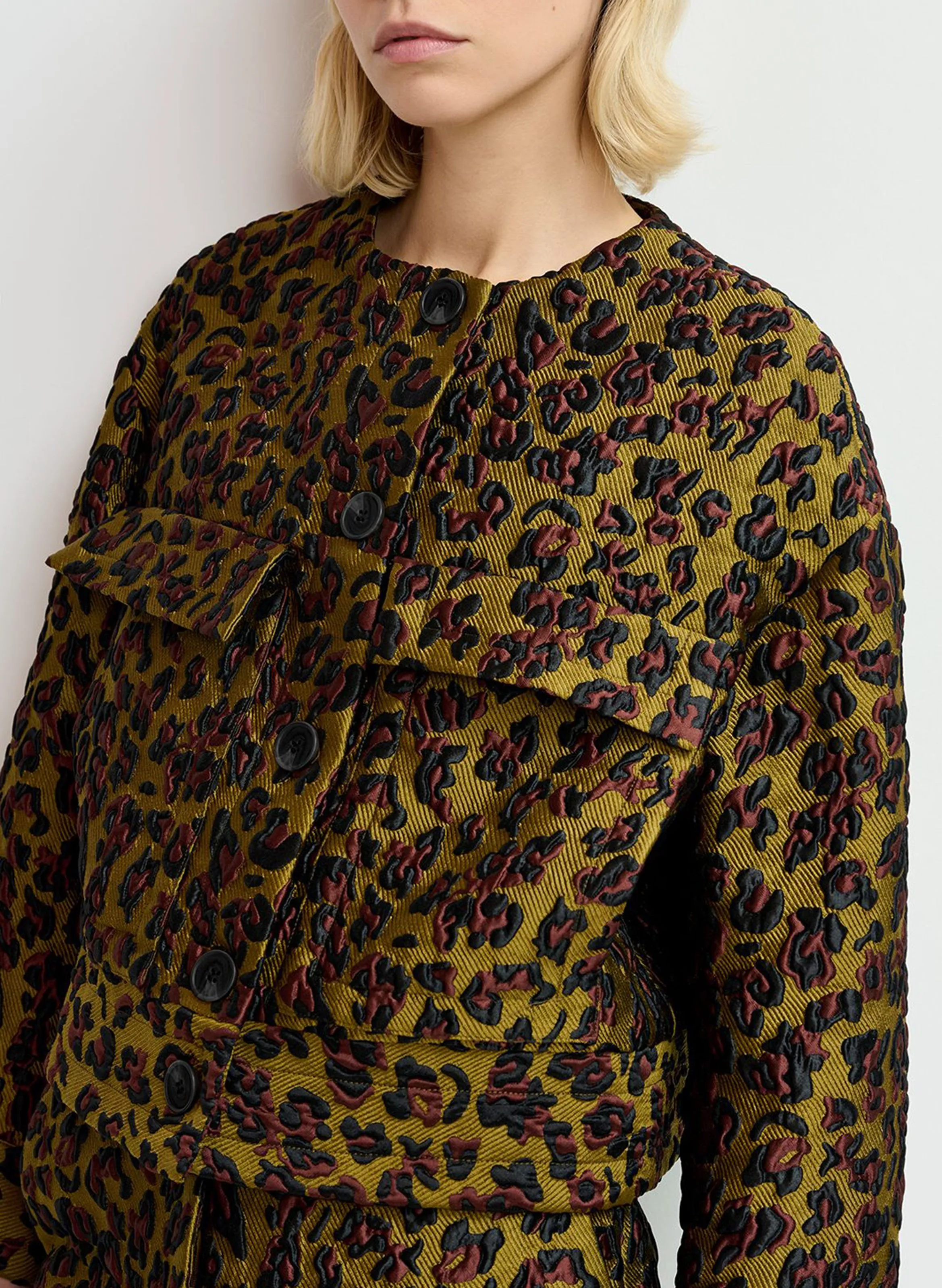 ESSENTIEL ANTWERP GALLANT2  CHAQUETA DE CUELLO CLáSICO AMPLIO EN JACQUARD ESTAMPADO EN VERDE