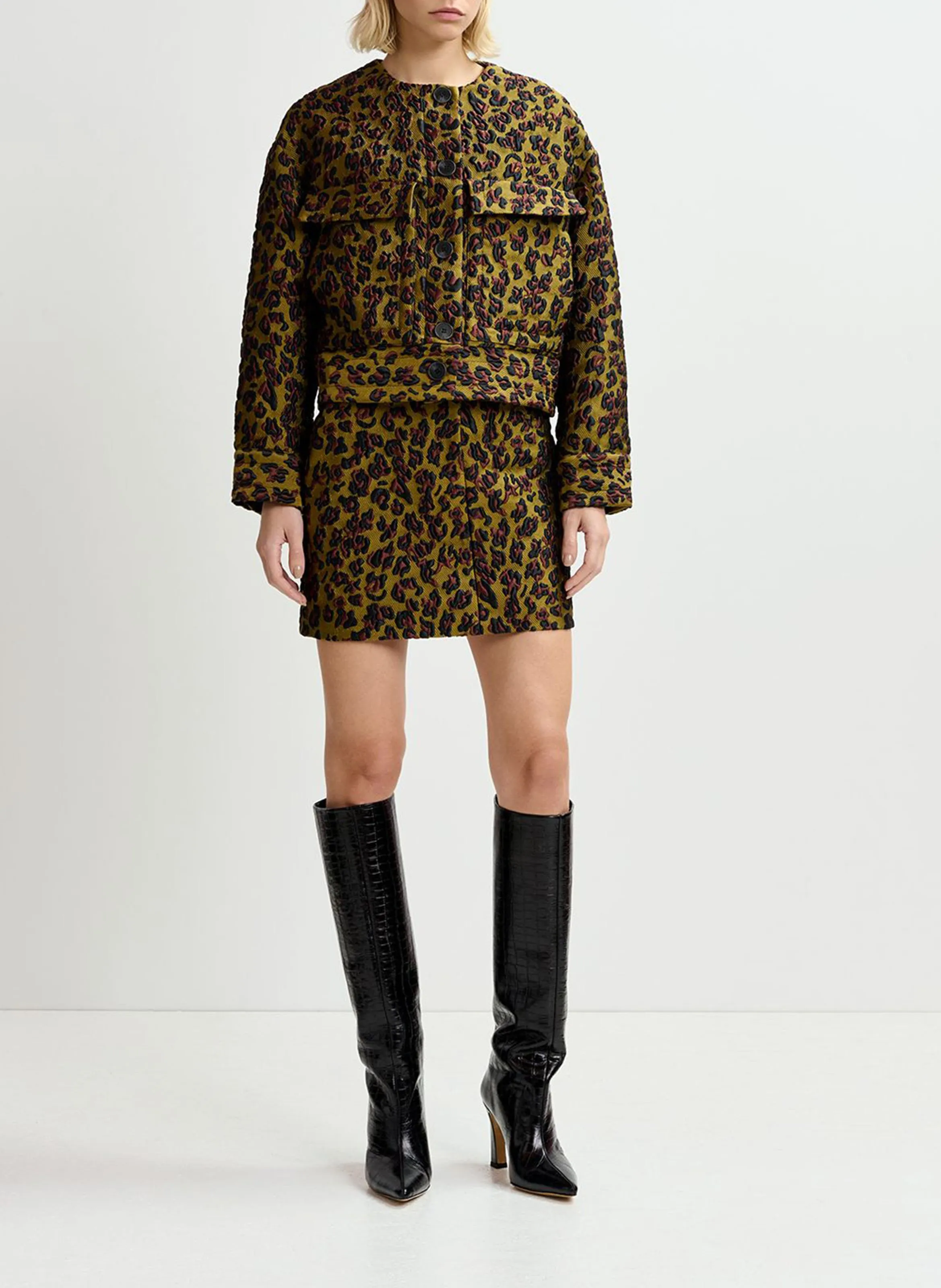 ESSENTIEL ANTWERP GALLANT2  CHAQUETA DE CUELLO CLáSICO AMPLIO EN JACQUARD ESTAMPADO EN VERDE