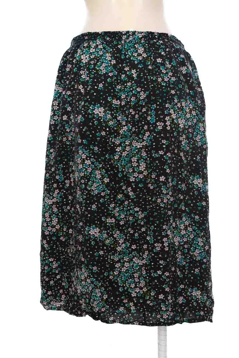 FALDA COLOR NEGRO  CLOSEANDO