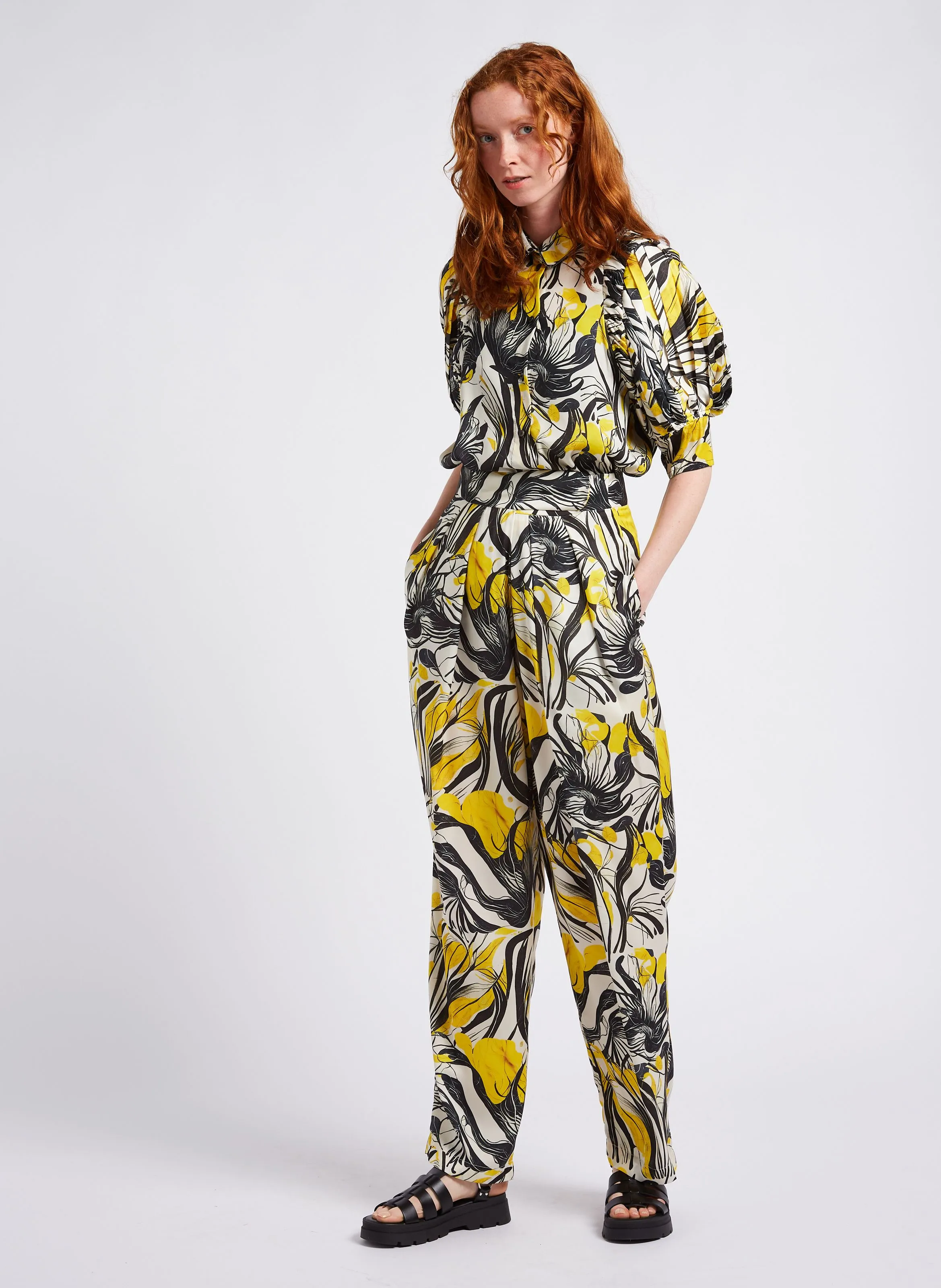 HEIMSTONE SAKIS  PANTALóN ANCHO ESTAMPADO SATINADO EN MULTICOLOR