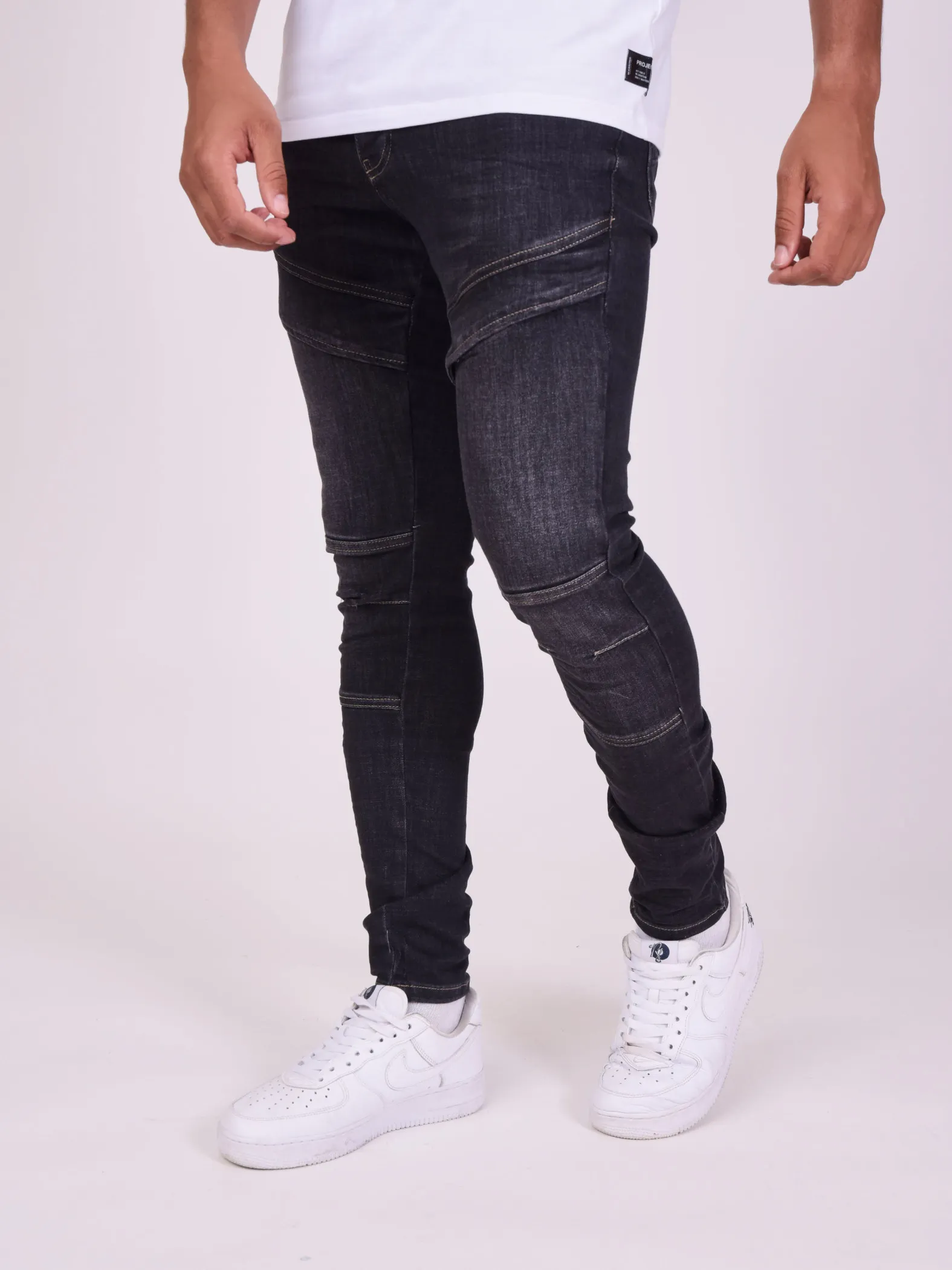 Jeans pitillo con costuras visibles