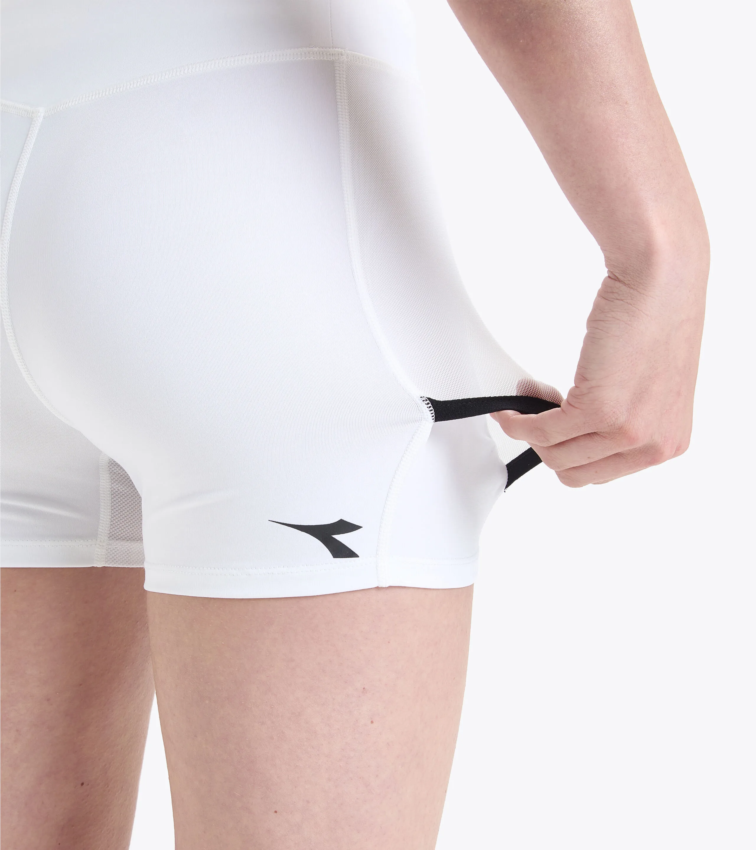 L. SHORT TIGHTS POCKET PANTALONES CORTOS DE TENIS  MUJER