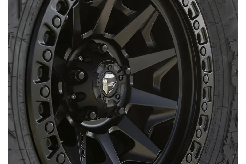 Llanta de aleación D694 Covert Matte Black Fuel 8.5x17 ET34 65,1 5x120