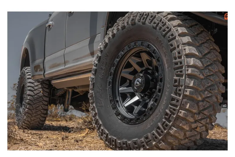 Llanta de aleación D694 Covert Matte Black Fuel 8.5x17 ET34 65,1 5x120