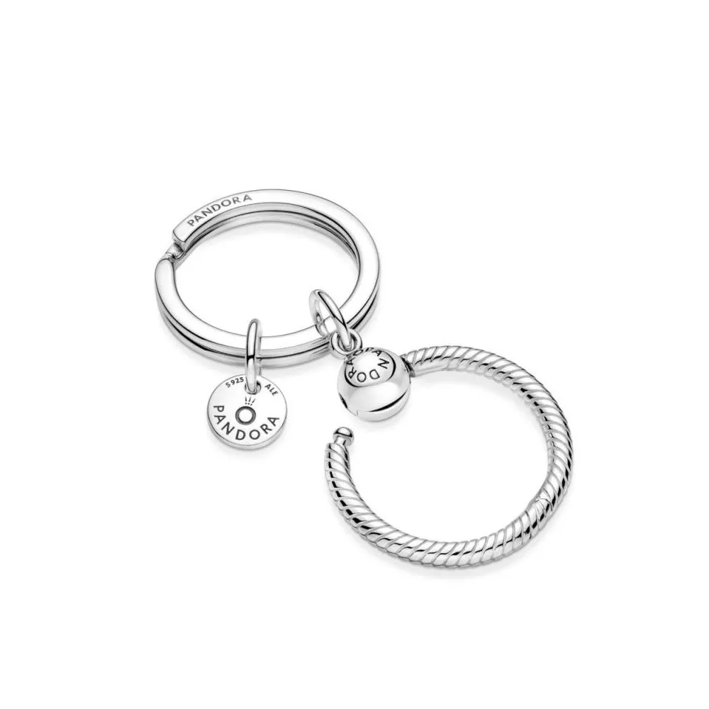 Llavero de plata de ley con colgante pequeño Pandora O