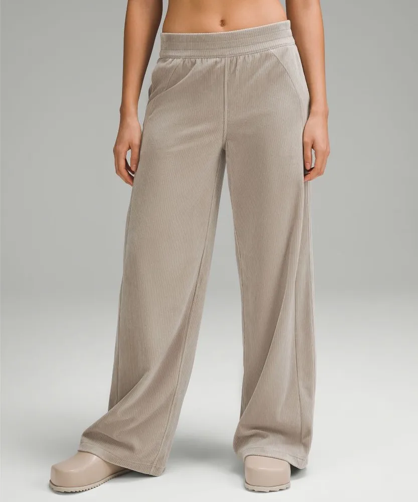 LULULEMON PANTALONES DEPORTIVOS DE TALLE MEDIO Y PERNERA ANCHA SCUBA  PANA ATERCIOPELADA RIVERSTONE | PV53R3SY