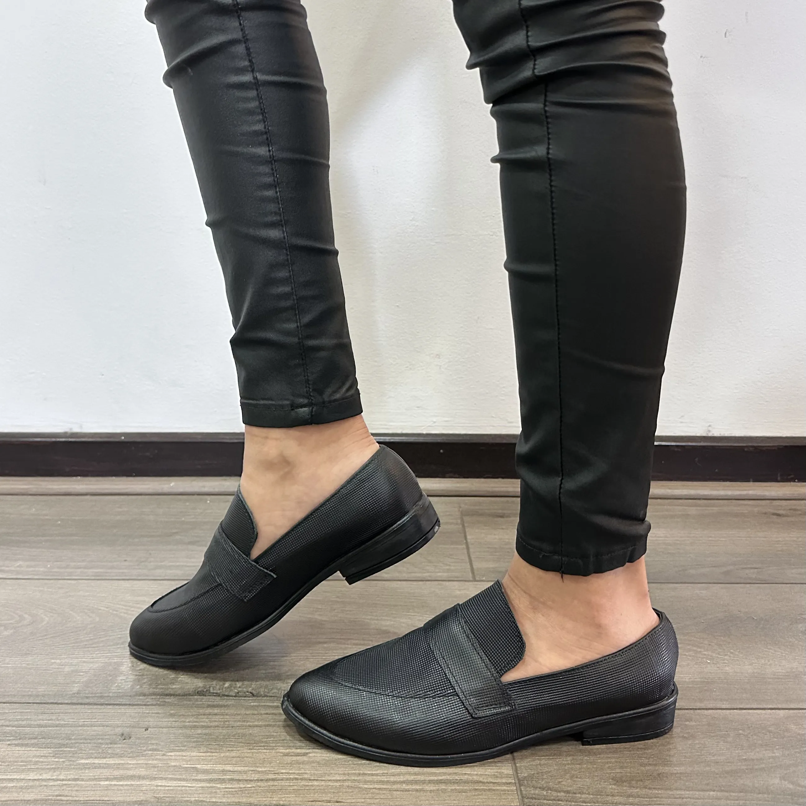 Mocasin Versalles Negro Mate Texturado