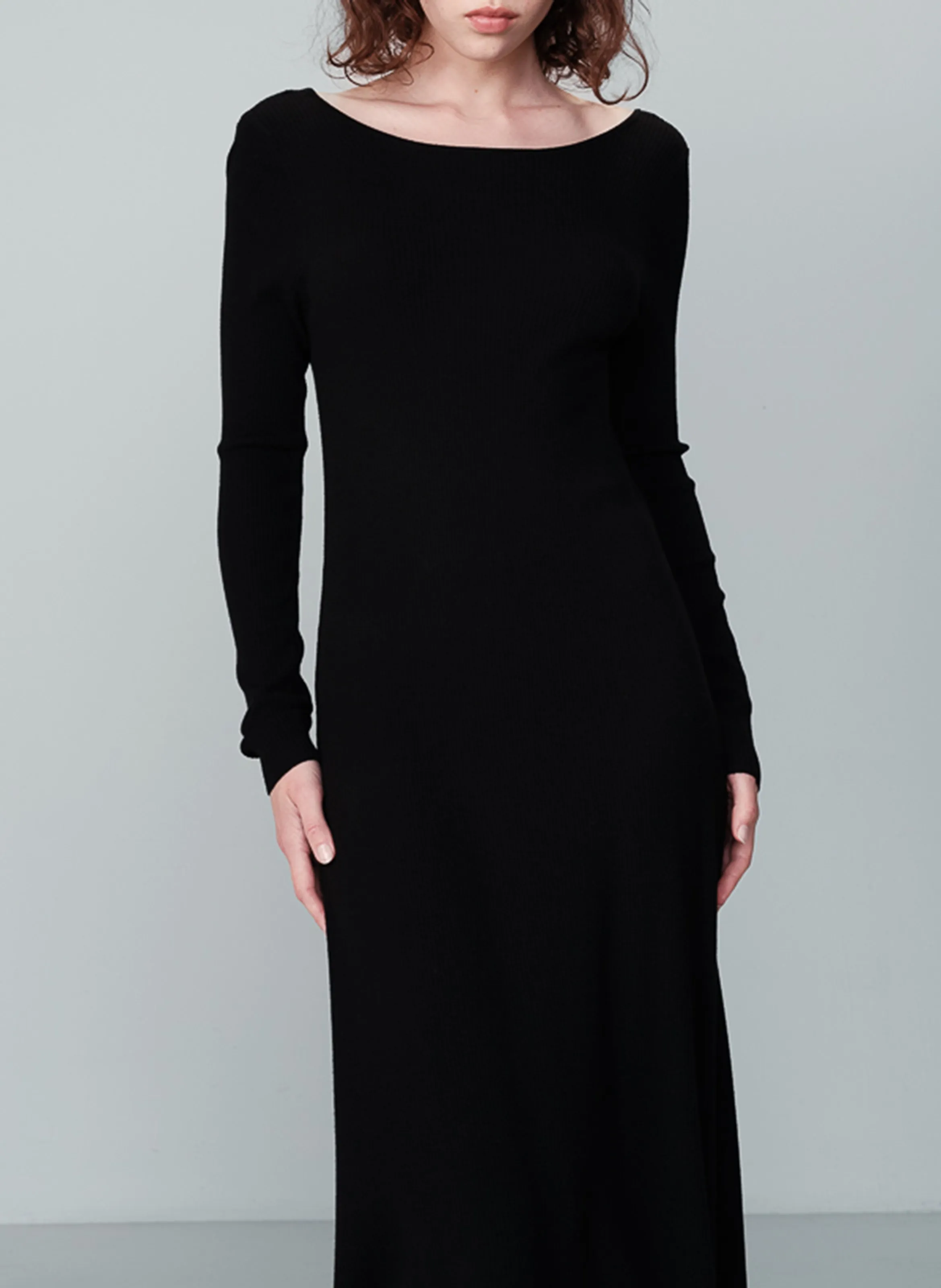 NATHALIE  VESTIDO LARGO CON CUELLO REDONDO EN NEGRO
