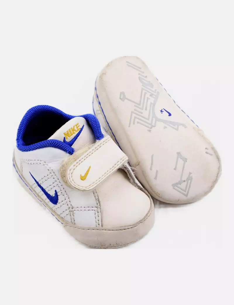 Nike Patuco blanco con logotipo