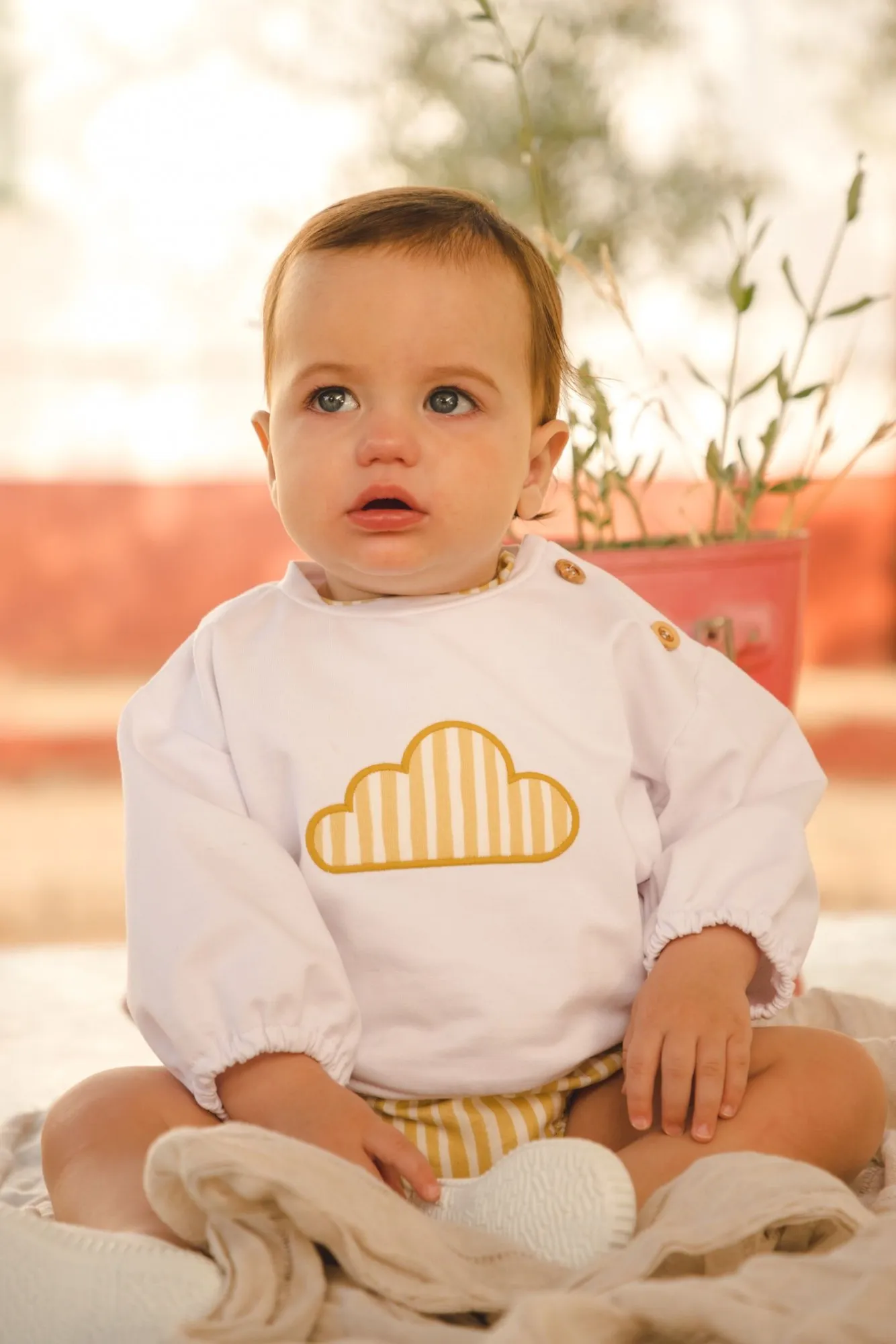 Oversize style white and yellow sweatshirt by Cocote