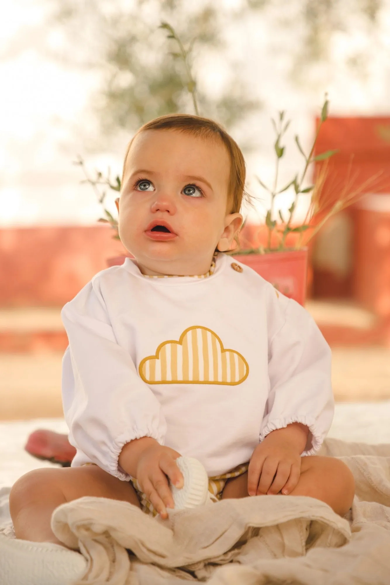 Oversize style white and yellow sweatshirt by Cocote
